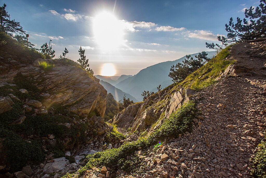 Vista del Monte Olimpo (por Ben Dumond vía Wikimedia Commons)