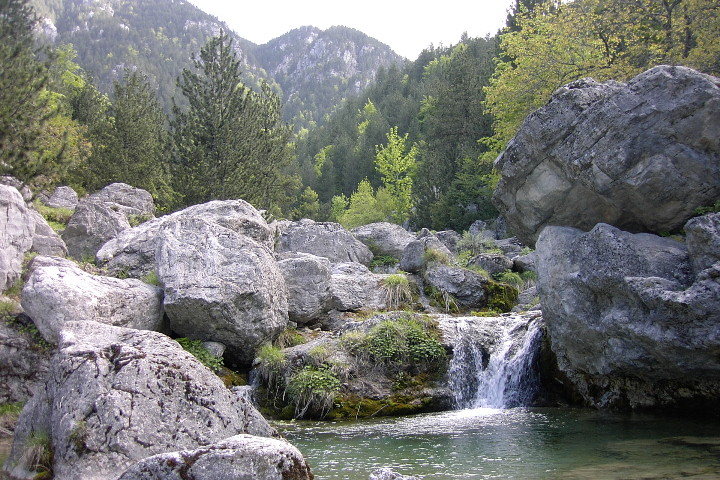 Vista del desfiladero de Enipeas (por john melekidis vía Wikimedia Commons)