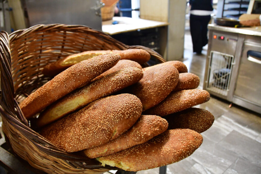 Pan Lagana en una panadería de Nauplia © Fotis Plegas G. / AMNA